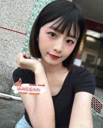 床上容易濕、特別敏感，高潮時呻吟超銷魂