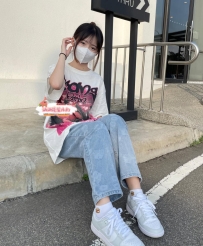 剛成年的緊實小嫩體 輕摸就濕