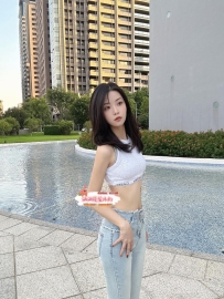 短髮淫乳妹！奶頭敏感、奶子白嫩