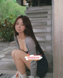 20歲青春學生正妹 骨感身材纖細勻稱